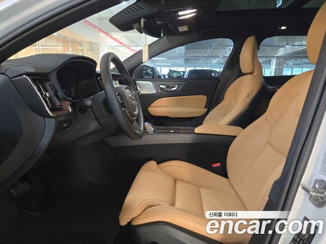 Volvo V60 Cross Country 2025 — ფოტო 15/17