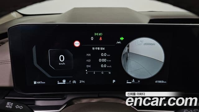 Kia Carnival 2023 — Фото 8/20