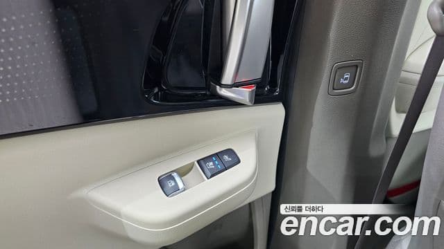 Kia Carnival 2023 — Фото 18/20