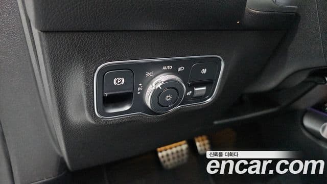Mercedes-Benz GLB-Class 2021 — Şəkil 14/20