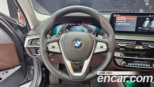 BMW 5 Series 2023 — ფოტო 13/20