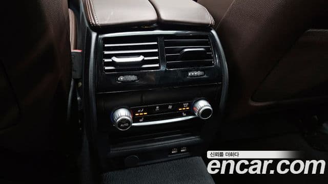 BMW 5 Series 2023 — ფოტო 17/20