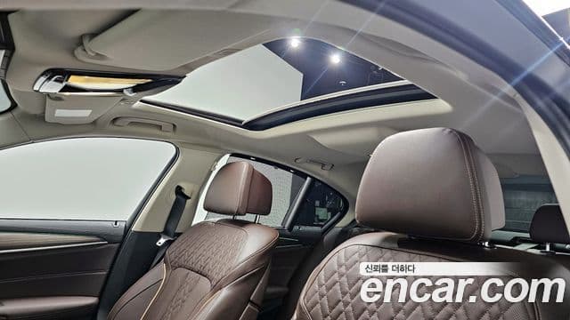 BMW 5 Series 2023 — ფოტო 18/20