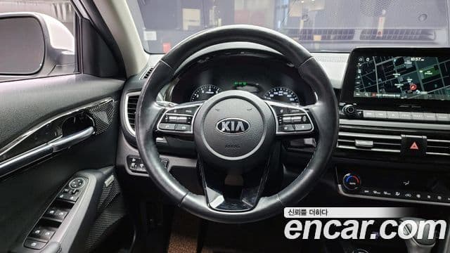Kia Seltos 2021 — ფოტო 14/20