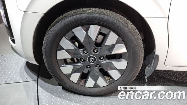 Hyundai Staria 2023 — фото 5 из 20