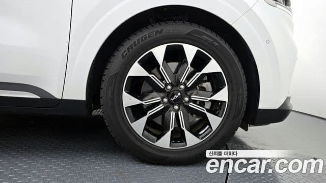 Kia Carnival 2023 — фото 5 из 20