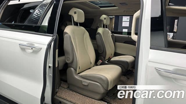Kia Carnival 2023 — Şəkil 12/20