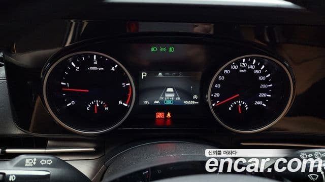Kia Carnival 2020 — ფოტო 6/20