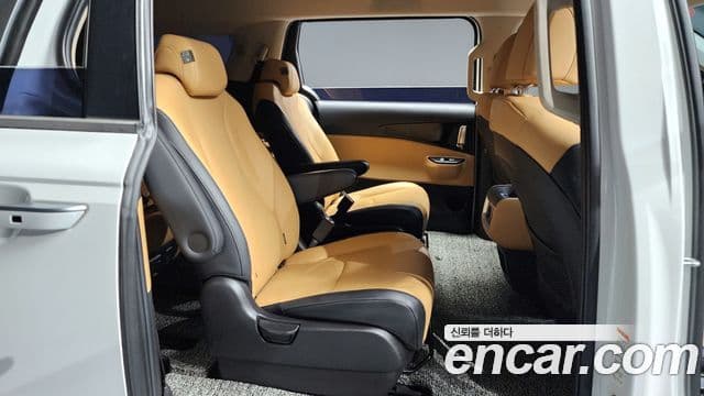 Kia Carnival 2020 — ფოტო 13/20