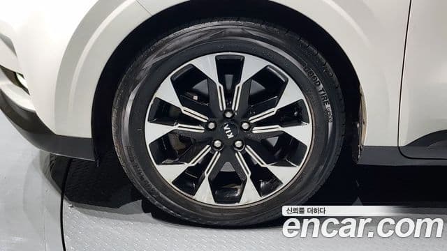 Kia Carnival 2020 — ფოტო 19/20