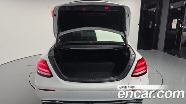 Mercedes-Benz E-Class 2020 — Şəkil 20/20