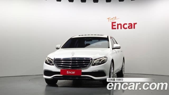 Mercedes-Benz E-Class 2018 — Photo 15/20