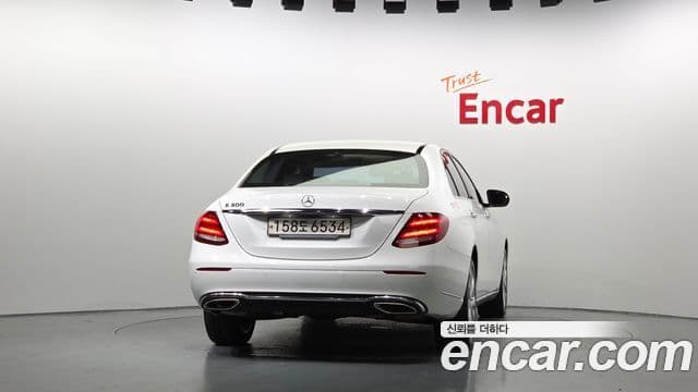Mercedes-Benz E-Class 2018 — Photo 2/20