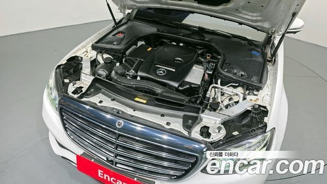 Mercedes-Benz E-Class 2018 — Photo 20/20