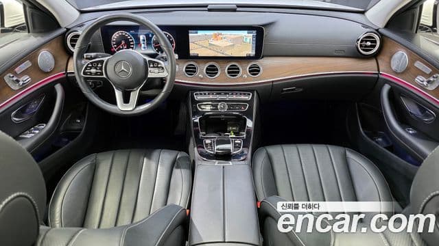 Mercedes-Benz E-Class 2018 — Photo 11/20