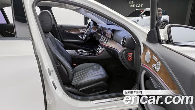 Mercedes-Benz E-Class 2018 — Photo 6/20