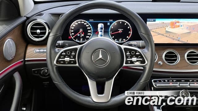 Mercedes-Benz E-Class 2018 — Photo 8/20