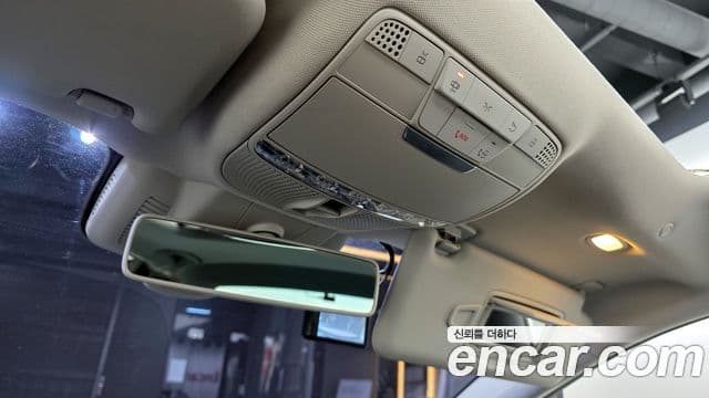 Mercedes-Benz E-Class 2018 — Photo 9/20