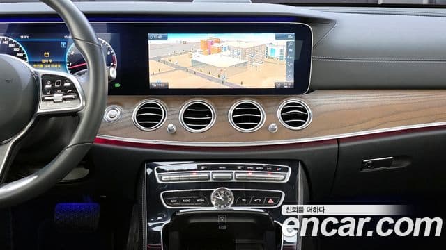 Mercedes-Benz E-Class 2018 — Photo 5/20