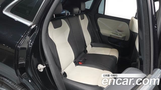 Mercedes-Benz GLA-Class 2020 — Şəkil 13/20