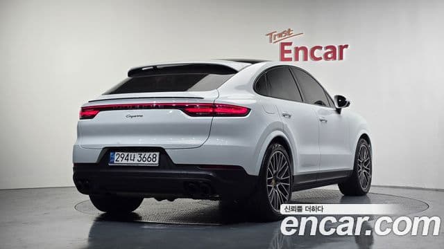 Porsche Cayenne 2021 — ფოტო 14/20