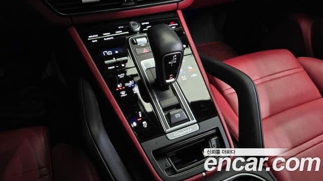 Porsche Cayenne 2021 — ფოტო 15/20