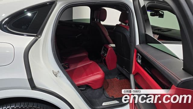 Porsche Cayenne 2021 — ფოტო 5/20