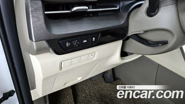 Kia Carnival 2021 — фото 16 из 20