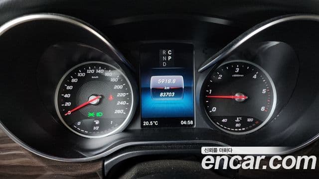 Mercedes-Benz V-Class 2022 — Şəkil 8/20