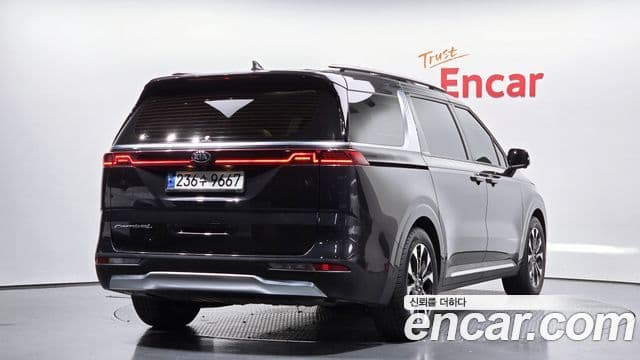 Kia Carnival 2021 — ფოტო 2/20