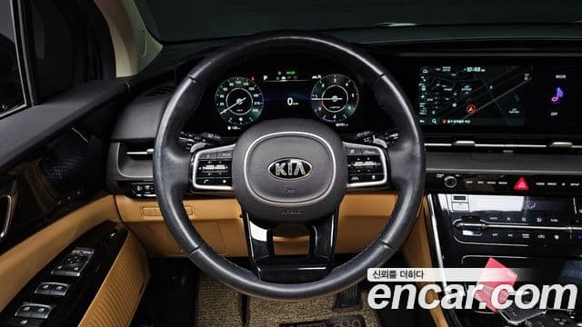 Kia Carnival 2021 — ფოტო 13/20