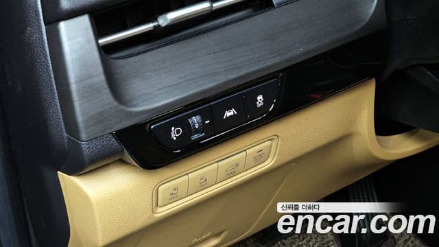 Kia Carnival 2021 — ფოტო 14/20