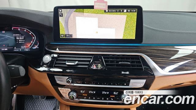 BMW 5 Series 2022 — ფოტო 14/20