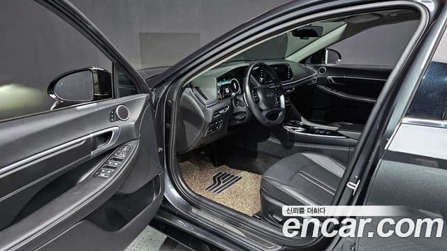 Hyundai Sonata Hybrid 2023 — Photo 12/20