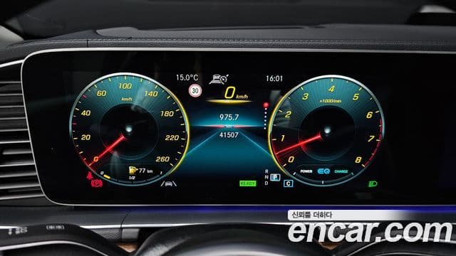 Mercedes-Benz GLE-Class 2021 — ფოტო 8/20
