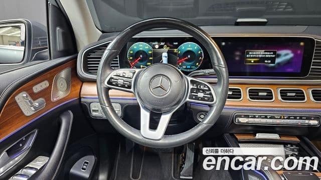 Mercedes-Benz GLE-Class 2021 — ფოტო 13/20