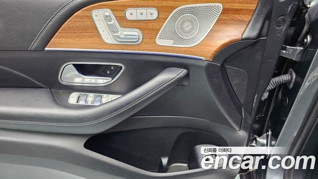 Mercedes-Benz GLE-Class 2021 — ფოტო 18/20
