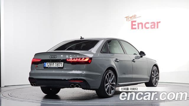 Audi A4 2021 — ფოტო 2/20