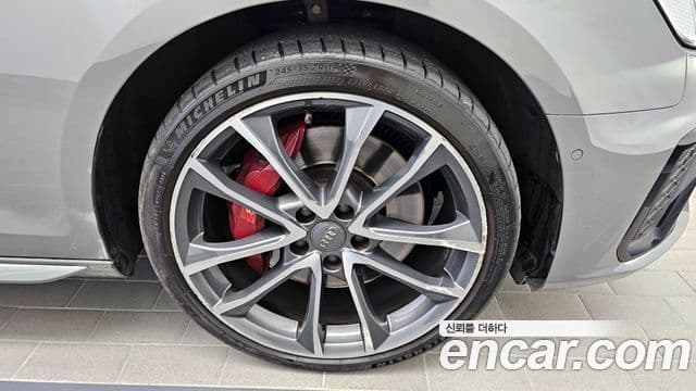 Audi A4 2021 — ფოტო 5/20