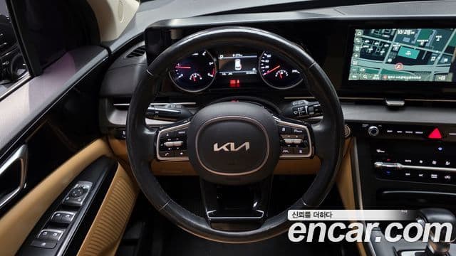 Kia Carnival 2021 — ფოტო 13/20