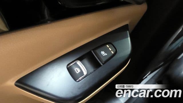 Kia Carnival 2021 — ფოტო 17/20