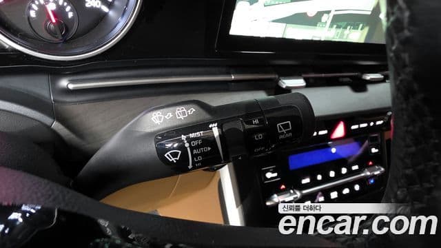 Kia Carnival 2021 — ფოტო 19/20