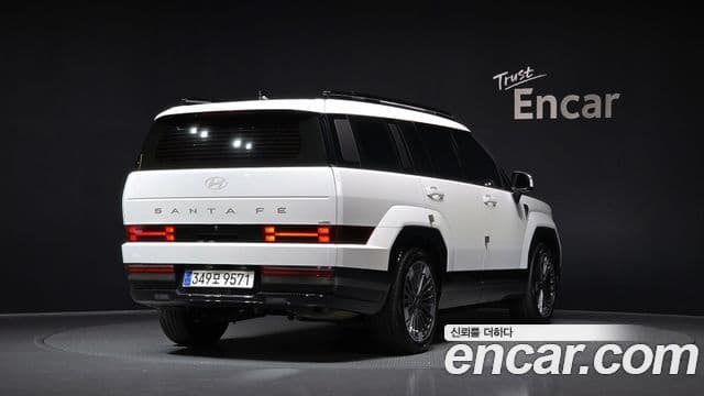Hyundai Santa Fe 2023 — Фото 1/20