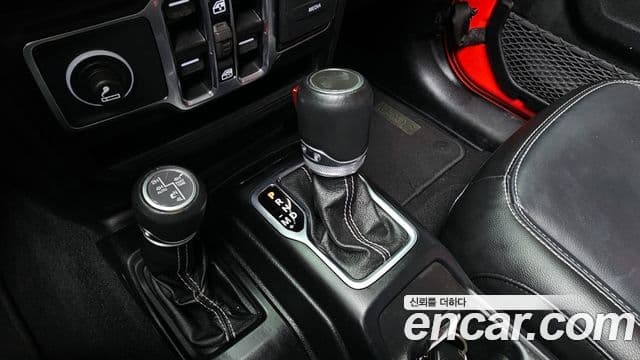 Jeep Wrangler 2021 — ფოტო 9/20