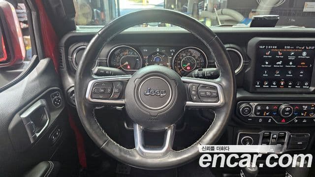 Jeep Wrangler 2021 — ფოტო 14/20