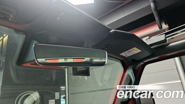 Jeep Wrangler 2021 — ფოტო 17/20