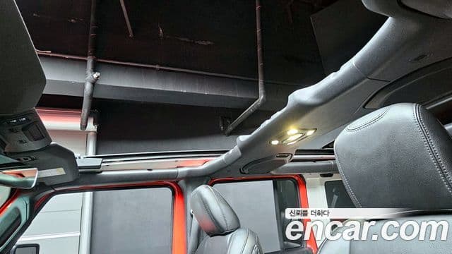 Jeep Wrangler 2021 — ფოტო 18/20