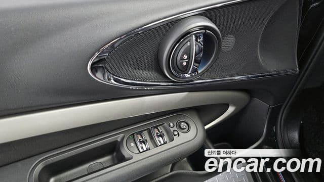 Mini Cooper S Clubman 2023 — ფოტო 19/20