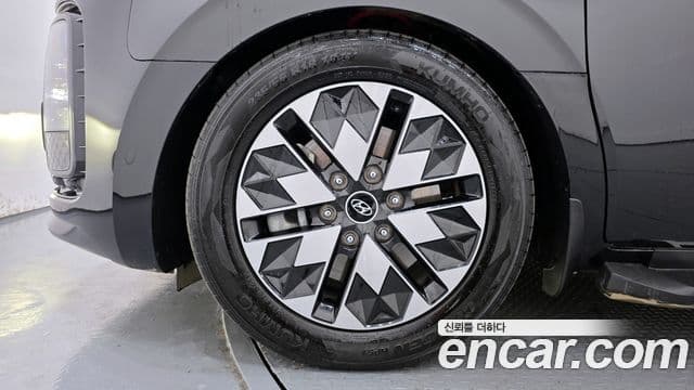 Hyundai Staria 2022 — Фото 5/20