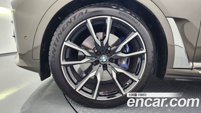 BMW X7 2022 — ფოტო 5/20